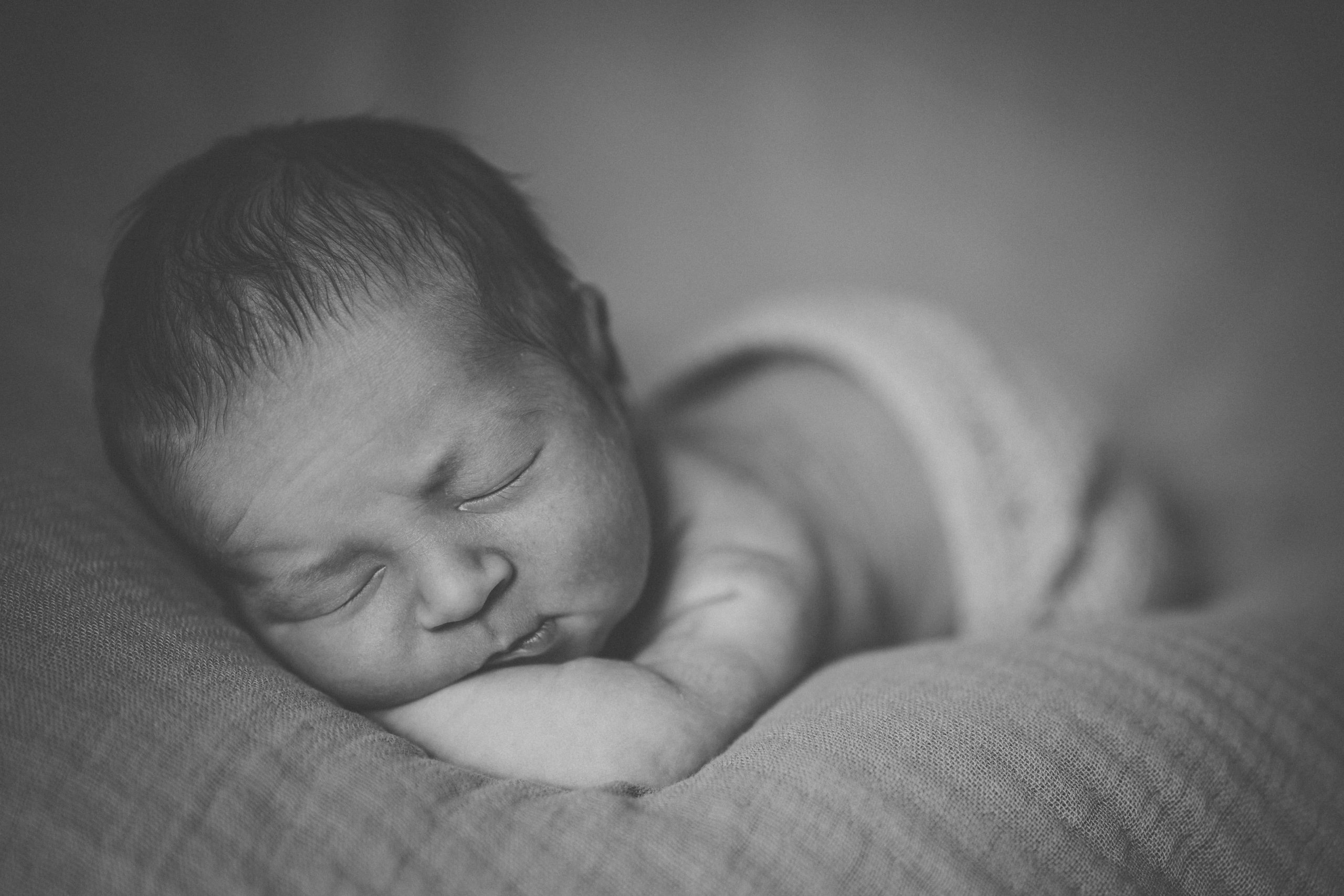 Newbornfotografie Newborn Neugeborenenfotografie Baby Wochenbett Isabell Kretschmar Hampel Dresden Sachsen DD